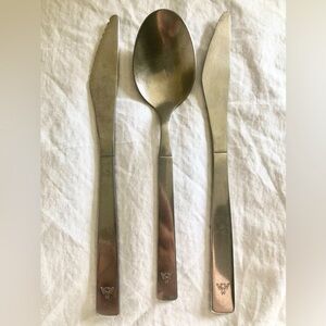 AMERICAN AIRLINES AA VINTAGE ONEIDA CUTLERY - TWO DIFFERENT KNIVES AND SPOON